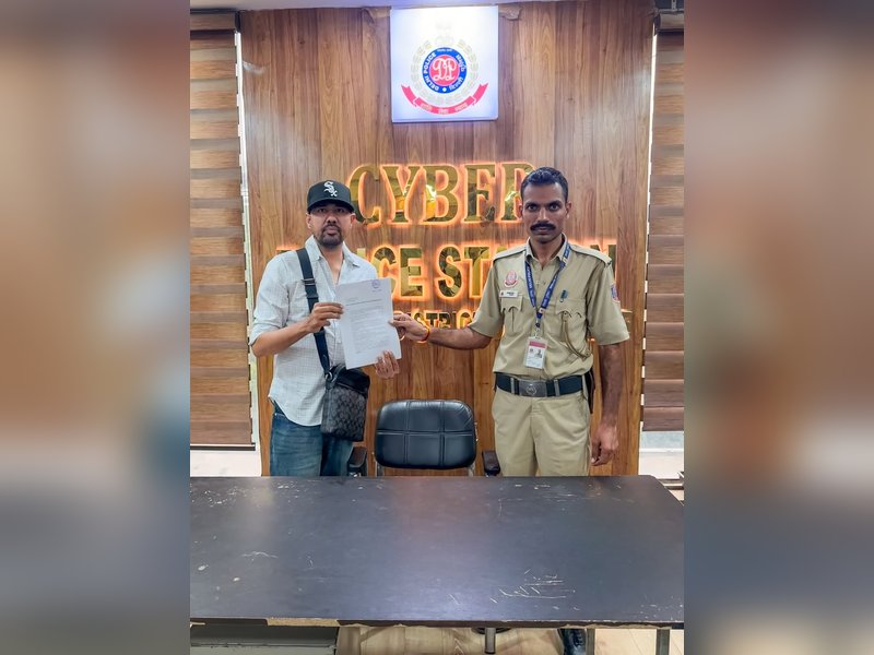 'Jugni' singer Sonu Thukral files police complaint amidst 'nip slip' controversy
