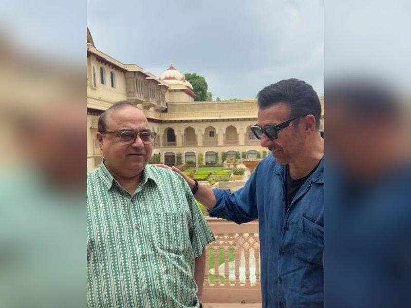 Sunny Deol enjoys a full circle moment with 'Ghayal' maker Rajkumar Santoshi at Rambagh Palace