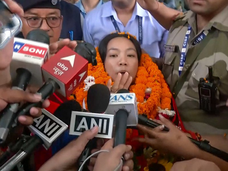 CWG 2026: Mirabai Chanu, Lovepreet Singh receive rousing welcome on return to India