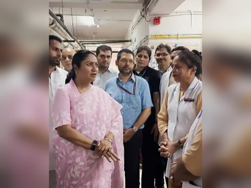 Delhi CM Rekha Gupta visits Lal Bahadur Shastri Hospital, reviews healthcare services
