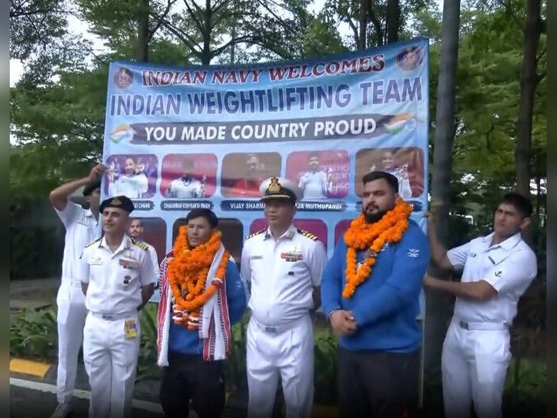 'देश के लिए मेडल जीतकर बहुत खुश हूं', भारत लौटने पर मीराबाई चानू, लवप्रीत समेत वेटलिफ्टिंग टीम का हुआ भव्य स्वागत