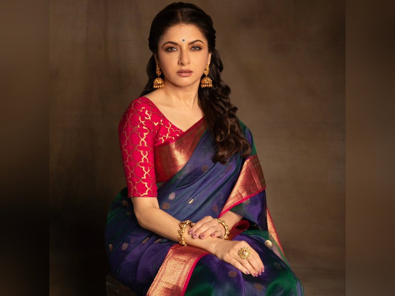 Bhagyashree revives 90s nostalgia with her dance on Lata Mangeshkar’s classic ‘Gum Hai Kisi Ke Pyar Mein’