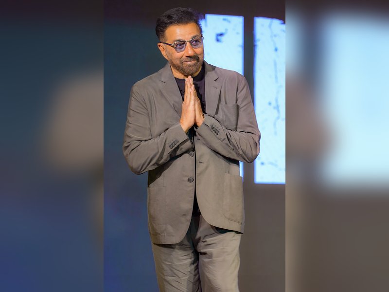 Sunny Deol recreates his iconic dialogue from 'Ghatak' during his fan meet in Bihar 