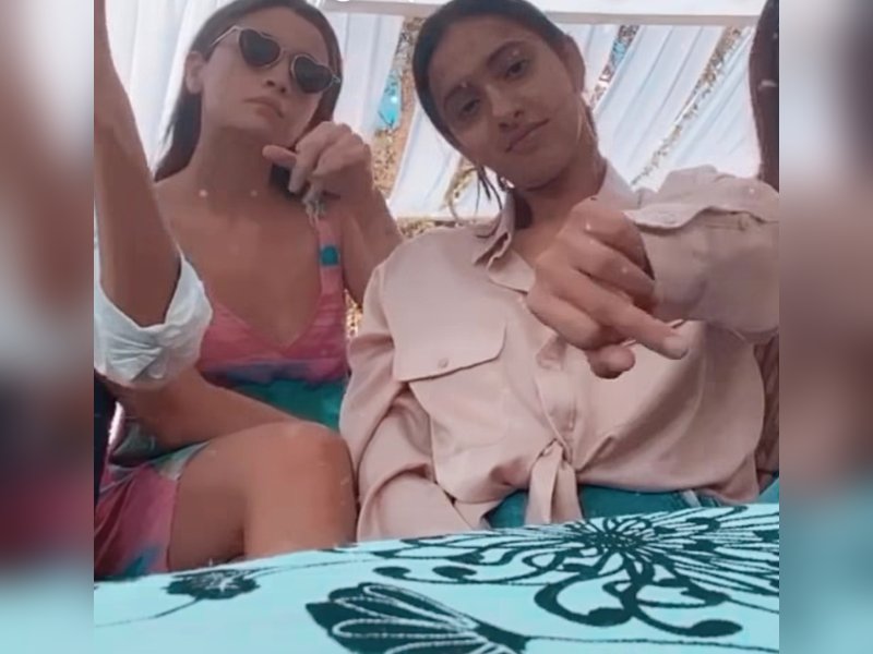Akanksha Ranjan shares fun unseen moments with Alia Bhatt, Athiya Shetty on Friendship Day