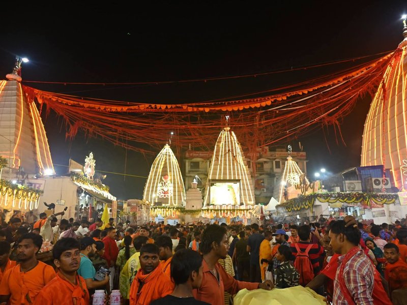 सावन के पहले सोमवार पर बाबा बैद्यनाथ धाम में उमड़ा आस्था का सैलाब, 'बोल बम' के जयघोष से गूंजा देवघर