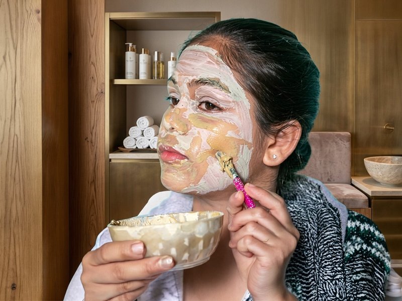 मुल्तानी मिट्टी में मिलाएं ये 5 चीजें, चेहरे की गंदगी और ऑयली स्किन से मिलेगा छुटकारा