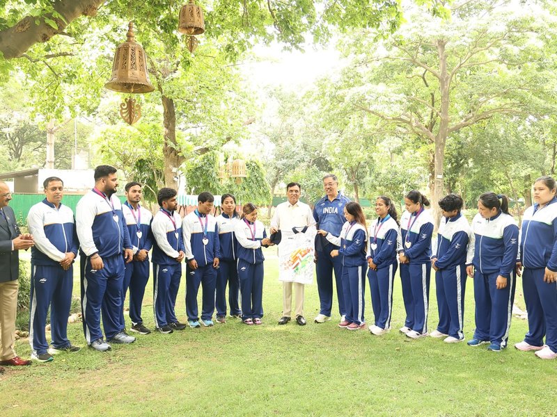 Sports Min Mandaviya felicitates CWG 2026 weightlifting medallists with cash rewards (Credit: PIB)