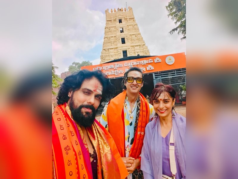 'Mahabharat' actors Sourabh Raaj, Arpit Ranka, Pooja Sharma visit  Mallikarjuna Jyotirlinga in 'Sawan'