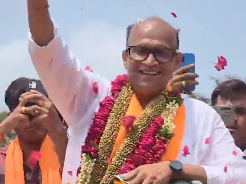 Gujarat: BJP’s Satish Patel dedicates Manjalpur bypoll victory to late Yogesh Patel (Photo: IANS)