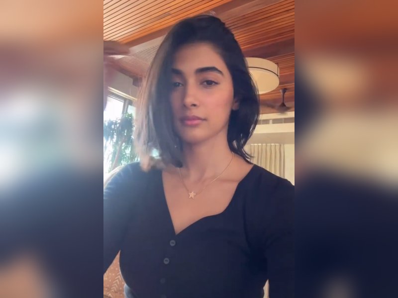 Pooja Hegde wishes for Ryan Gosling to appear as she plays the theme song of ‘La La Land’