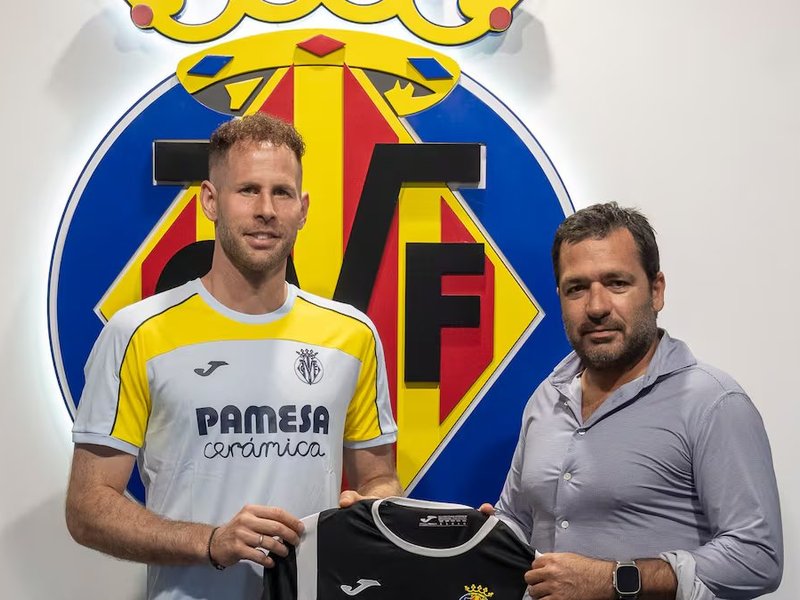 Villarreal sign veteran goalkeeper Peter Gulacsi from Leipzig. Photo credit: @Villarreal CF