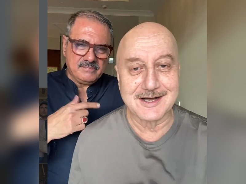 Anupam Kher celebrates Boman Irani as 'Khurana Saab' after ‘Khosla Ka Ghosla 2’ wrap up