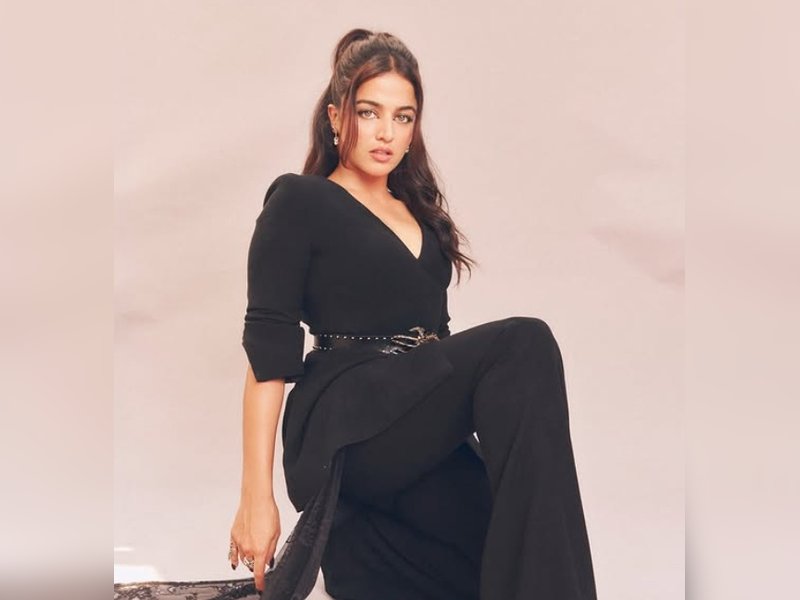 Wamiqa Gabbi recreates Kareena Kapoor, Priyanka Chopra's iconic 'Aitraaz' courtroom scene