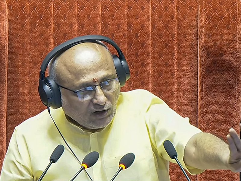राज्यसभा में गृह मंत्री की मौजूदगी की मांग, सभापति ने रिजिजू से कहा-विपक्ष की भावना सरकार तक पहुंचाएं