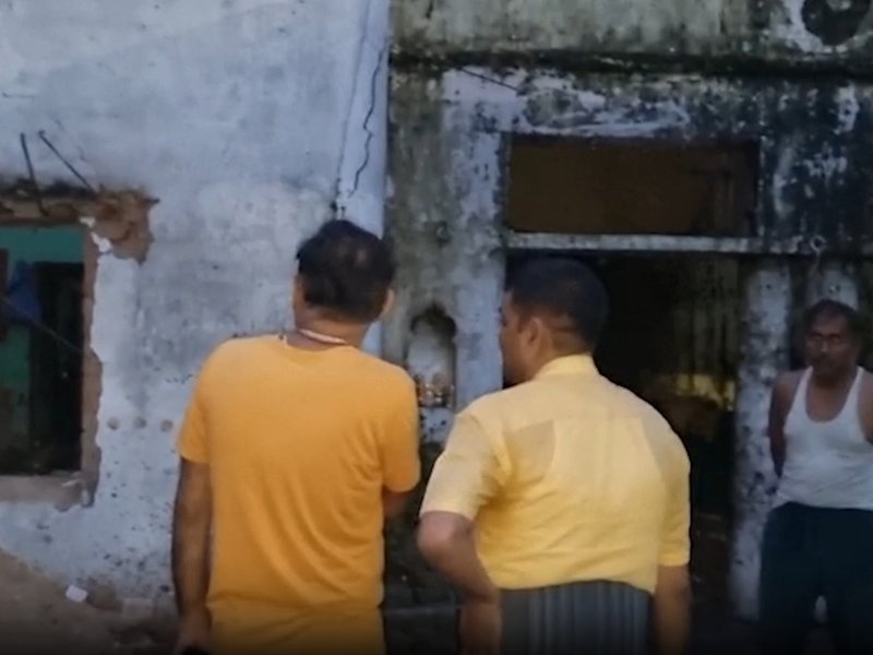 उत्तर प्रदेश: प्रतापगढ़ में 100 साल पुराना जर्जर मकान ढहने से परिवार के 6 लोगों की मौत, एक युवक जिंदा बचा