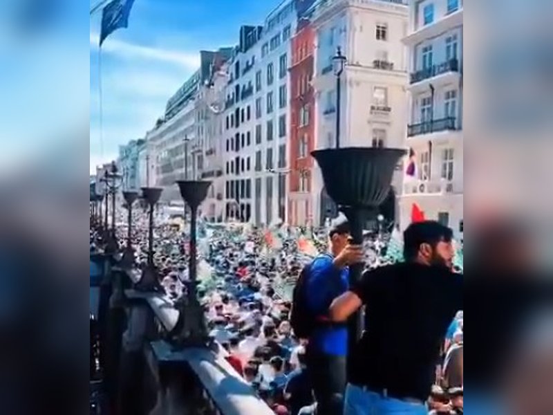Kashmiri diaspora protests outside Pakistani Consulate in UK over killings of PoK protesters