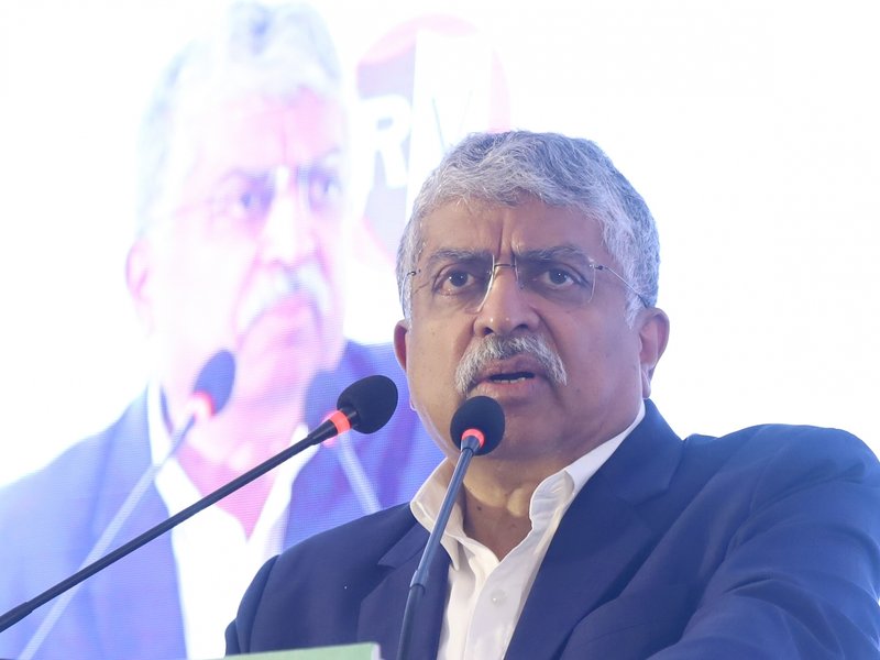 भारत एआई में एडवांस चिप और एलएलएम पर नहीं, बल्कि वास्तविक उपयोग की एप्लीकेशन बनाने पर करे फोकस :नंदन नीलेकणी