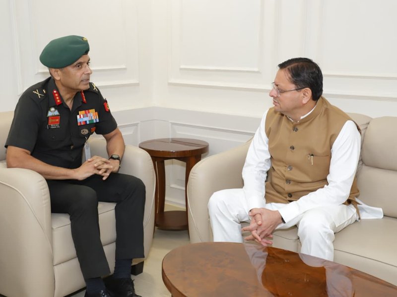 सीएम धामी से मिले महानिदेशक एनसीसी, विस्तार और आधुनिक आधारभूत संरचना के विकास पर हुई चर्चा