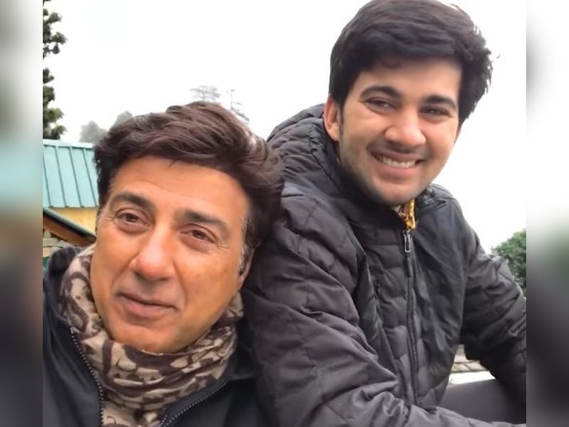 करण देओल ने पिता सनी देओल को लेकर सुनाया मजेदार किस्सा, बोले- 'पिटाई नहीं हुई, बस इशारा ही काफी था'