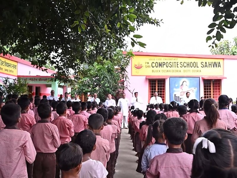 योगी सरकार में बदली बेसिक शिक्षा की तस्वीर, देवरिया के सहवा का पीएमश्री कंपोजिट विद्यालय बना प्रदेश का मॉडल स्कूल