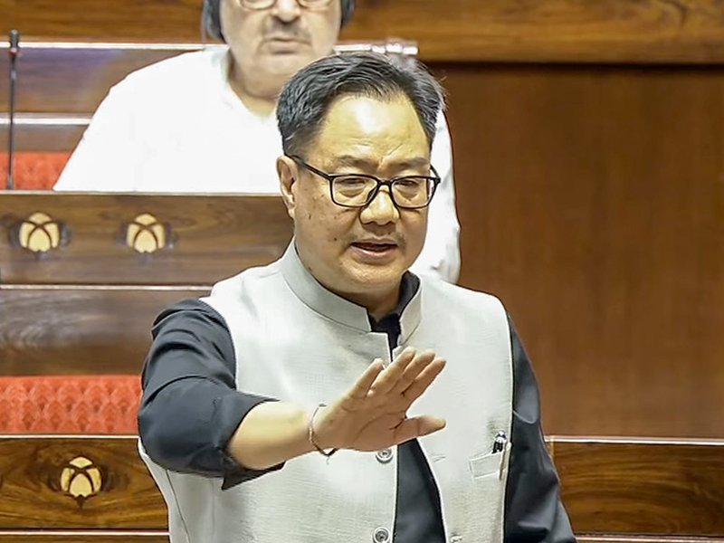 राज्यसभा में खड़गे-रिजिजू के बीच तीखी बहस, संसदीय कार्य मंत्री बोले -गृह मंत्री सुबह से रात तक संसद परिसर में मौजूद रहते हैं  