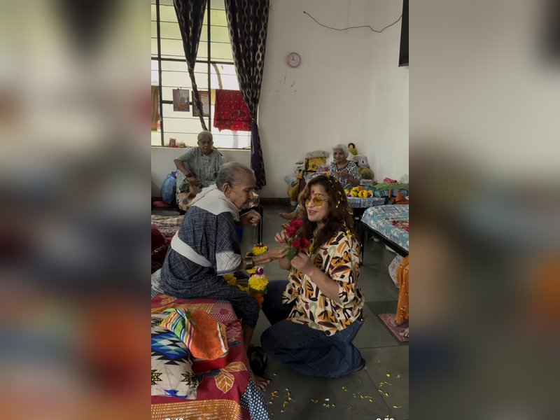 Shilpa Shinde skips 'Lock Upp' success party, receives grand welcome from elderly women at her Karjat shelter home