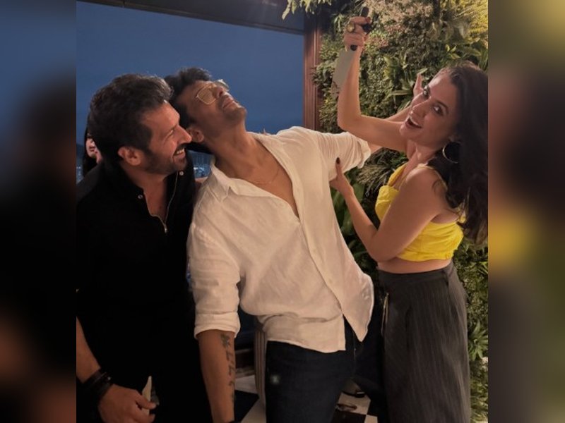 Kushal Tandon shares picture with ‘fav people’ Kabir Khan, Mini Mathur ‘killing him’