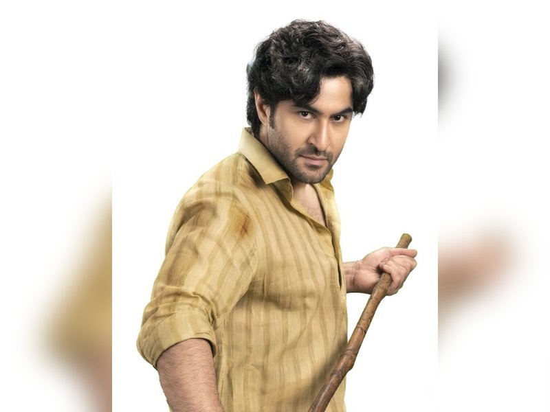Jeet reveals why he ‘wasn’t too keen’ with ‘Keu Bole Biplabi Keu Bole Dakat’ title at first