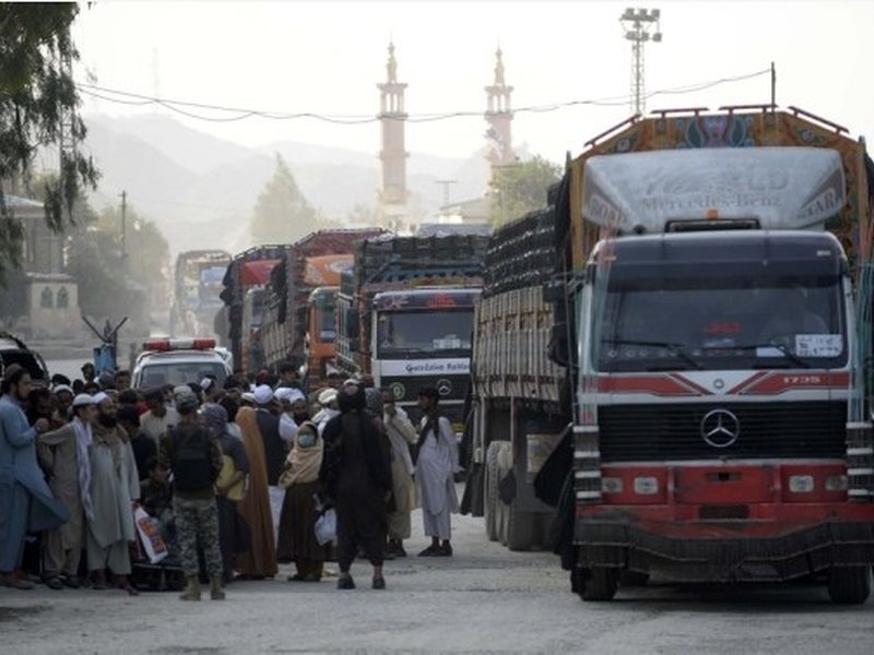 Pakistan: Transporters announce strike against daily revision of fuel price, excessive fines