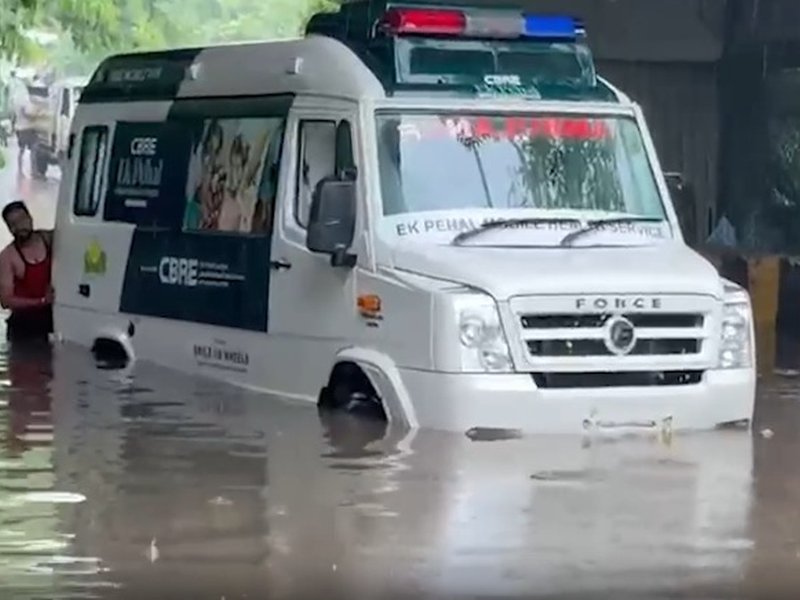 Heavy rain triggers waterlogging, traffic congestion across Delhi-NCR; IMD issues red alert