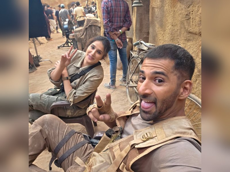 Sagarika Ghatge reunites with her 'Chak De' co-star Vivan Bhathena after 2 decades