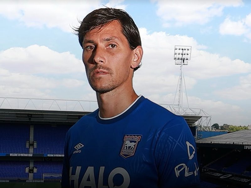 Ipswich Town sign Serbia midfielder Sasa Lukic from Fulham (Credit: Ipswich Town)