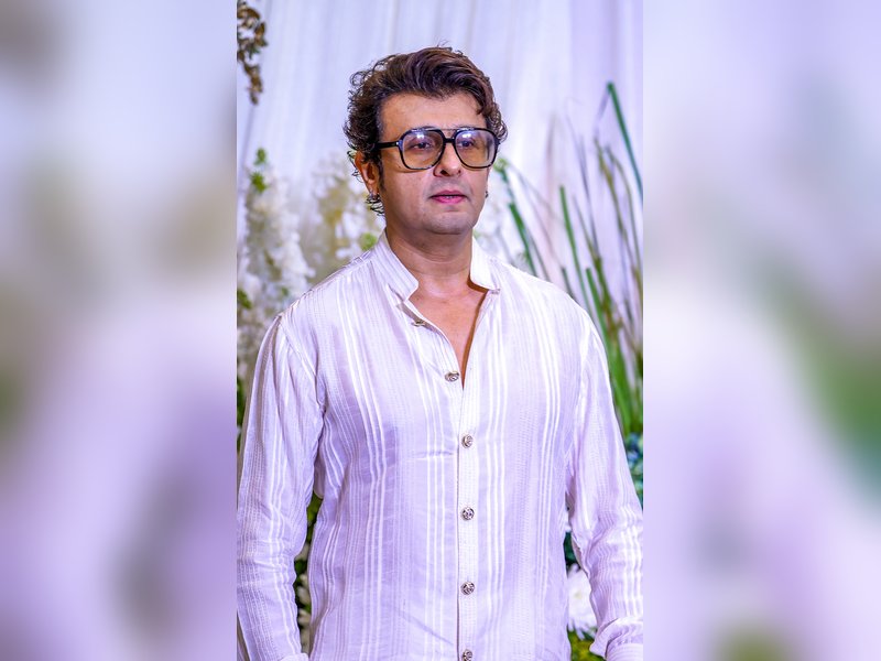 Sonu Nigam reveals, 'I met Jermaine Jackson by chance'