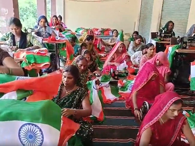 Jaunpur’s women lead flag-making drive ahead of Independence Day