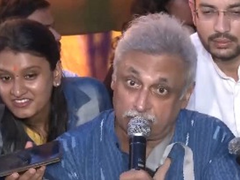 रांची में छात्रों से मिले पीयूष मिश्रा, बोले- 'सरकार को राज्य चलाना है, उम्मीद है जल्द सुलझेगा मामला'