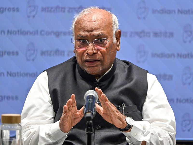 हल्द्वानी शुद्धिकरण कांड पर खड़गे का भाजपा पर बड़ा हमला, बोले- मोदी-शाह क्यों हैं चुप?