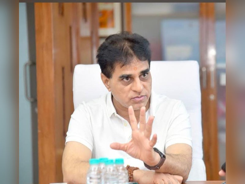 सूरत सिविल हॉस्पिटल डॉक्टर सुसाइड केस: 24 घंटे में जांच पूरी, 4 सीनियर डॉक्टर निलंबित, एचओडी को कारण बताओ नोटिस