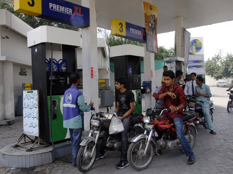 Pakistan: Petroleum dealers announce closure of petrol pumps from August 15 (File Image)