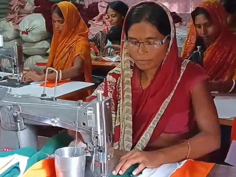 Har Ghar Tiranga campaign generates employment for Jeevika Didis in Samastipur (Photo: IANS)