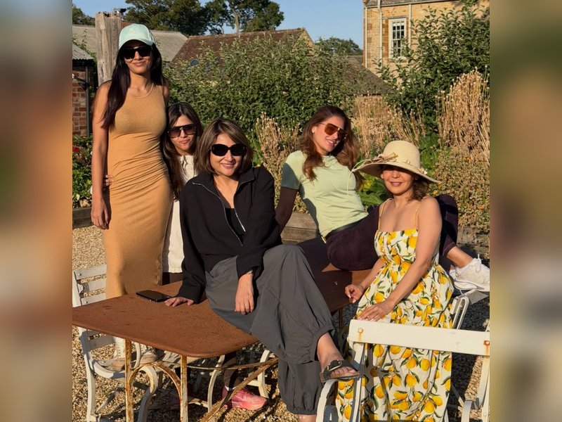 Urvashi Dholakia celebrates her ‘right tribe’ with Ekta Kapoor, Nargis Fakhri 