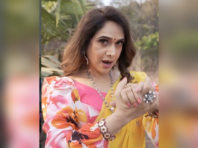 Meenakshi Seshadri says she had fun ‘recreating’ ‘Ae Dil’ from ‘Aadmi Khilona Hai’ 