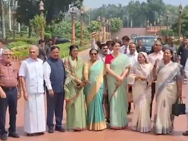 संसद परिसर में विपक्षीय सांसदों ने किया विरोध प्रदर्शन, केंद्रीय गृहमंत्री अमित शाह से कई मुद्दों पर मांगा जवाब