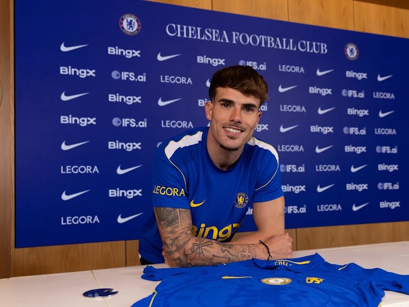Chelsea sign Spanish defender Chavarria on five-year deal