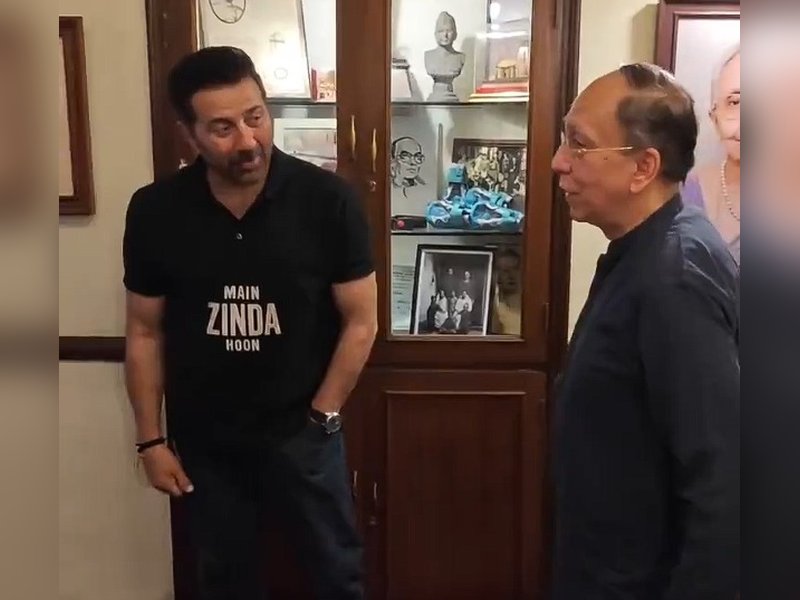 Sunny Deol meets Subhas Chandra Bose's grandnephew ahead of 'Batwara 1947' release