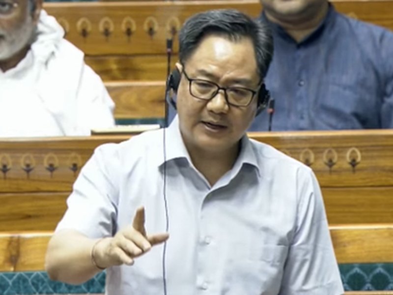 सरकार हर मुद्दे पर चर्चा को तैयार, लेकिन विपक्ष हंगामा करने पर आमादा: किरेन रिजिजू