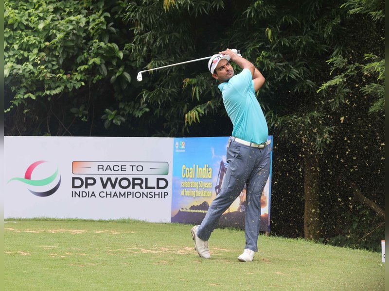 Kshitij Naveed Kaul takes clubhouse lead before rain halts Coal India Open in Kolkata. Photo credit: PGTI