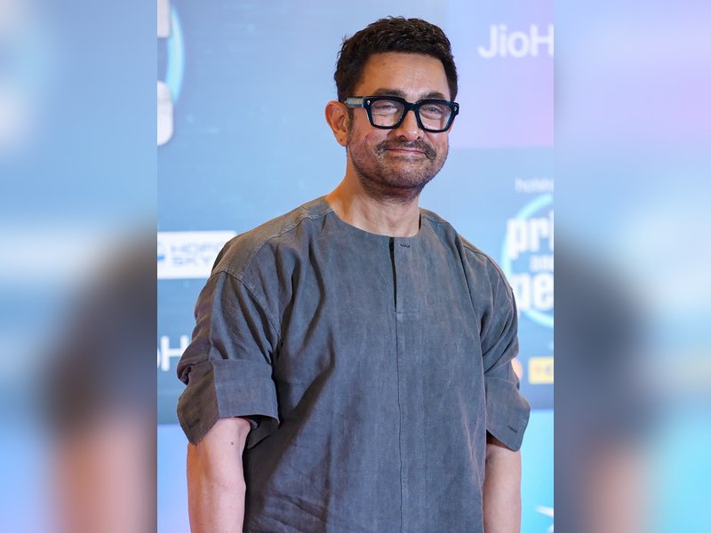 Aamir Khan recalls his first meeting with Dharmendra, says 'his hands felt like a shovel'