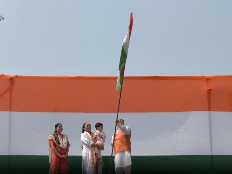 हर घर तिरंगा अभियान: जेपी नड्डा ने आवास पर फहराया राष्ट्रीय ध्वज, राम मोहन नायडू ने लिया तिरंगा रैली में हिस्सा