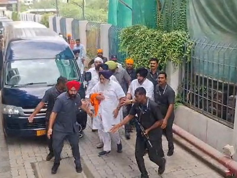 Nihang Sikh attacks Sukhbir Singh Badal in Nanded; security personnel also injured