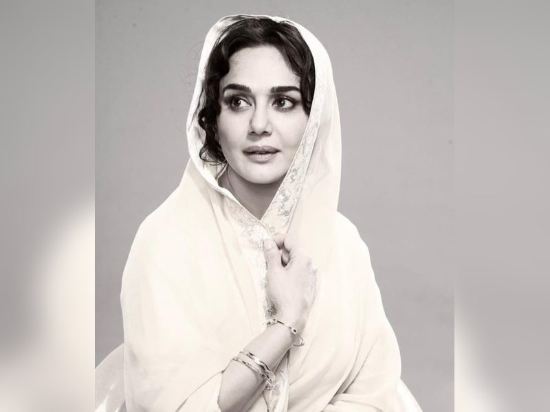 Preity Zinta drops a picture from her look test for Hamida from 'Batwara 1947'